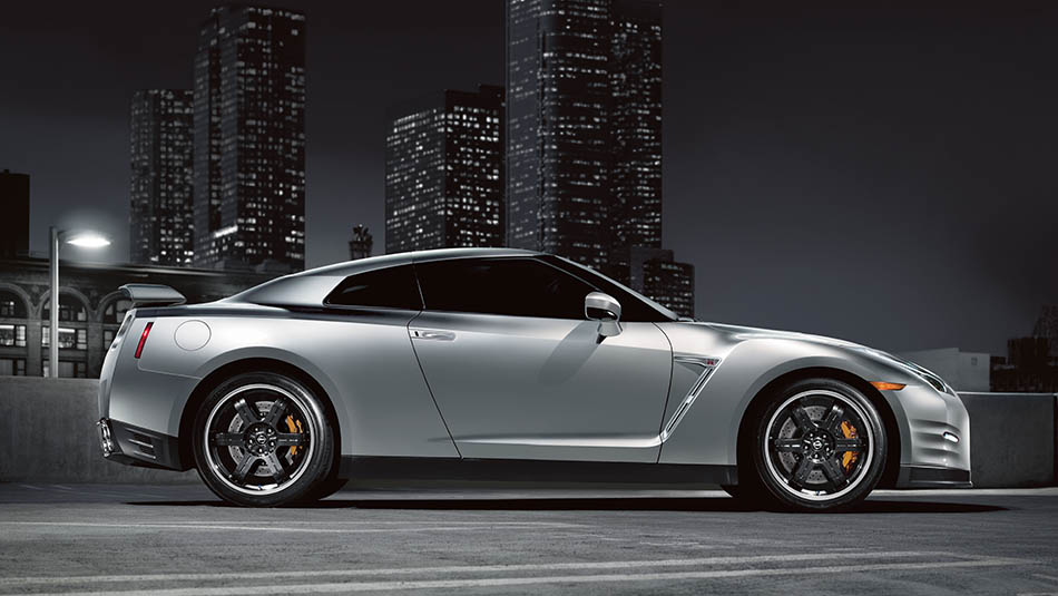 2016 Nissan GT-R Black Edition Exterior Side View